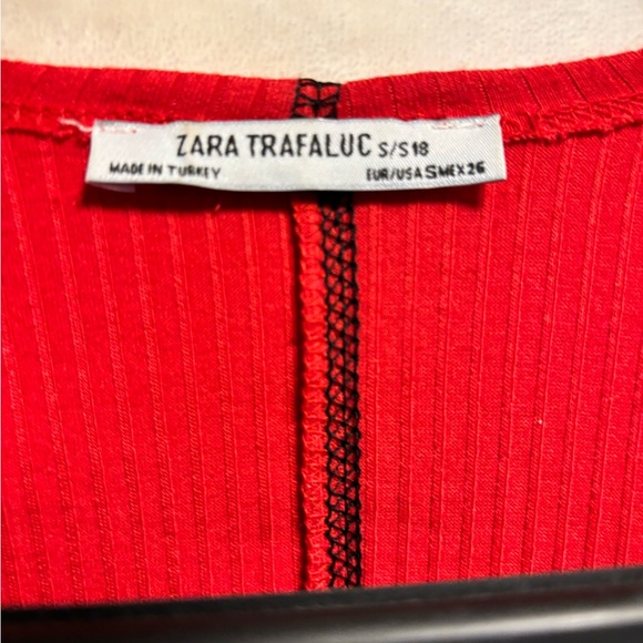 Sporty Crop Red - Picture 3 of 3